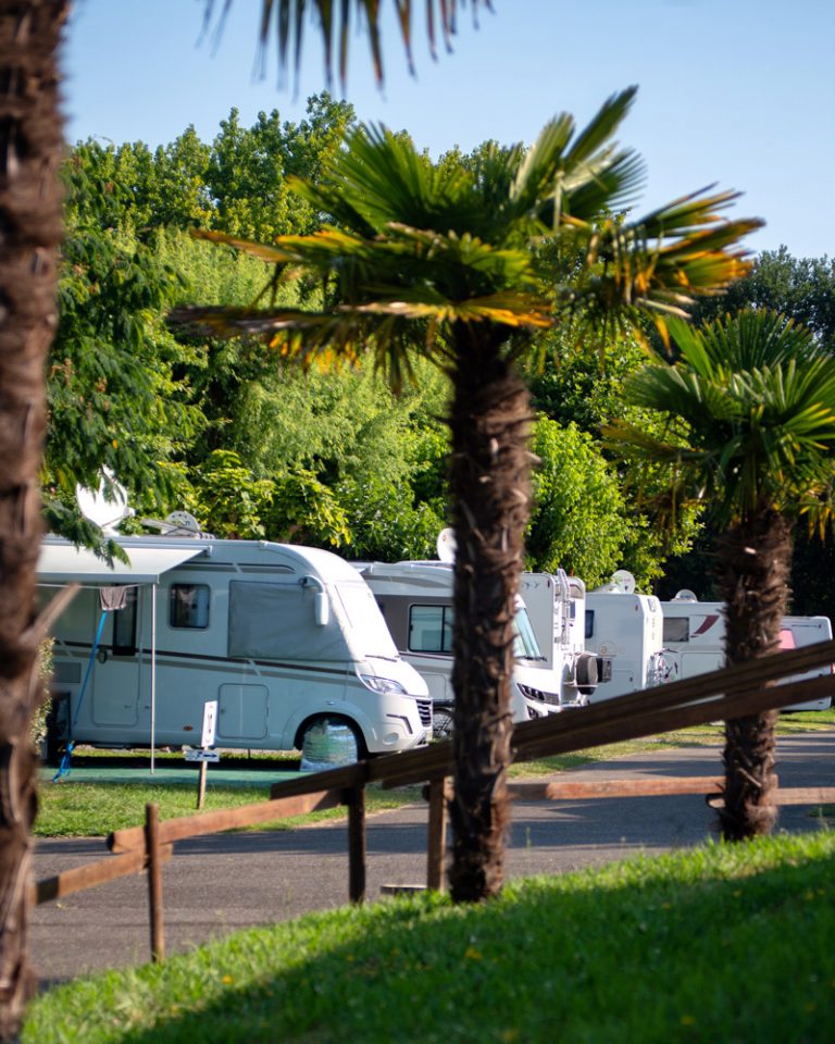 Emplacements camping-car, camping Le Bascat
